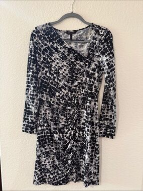 BCBGeneration Black & White Abstract Ruched Long Sleeve Dress